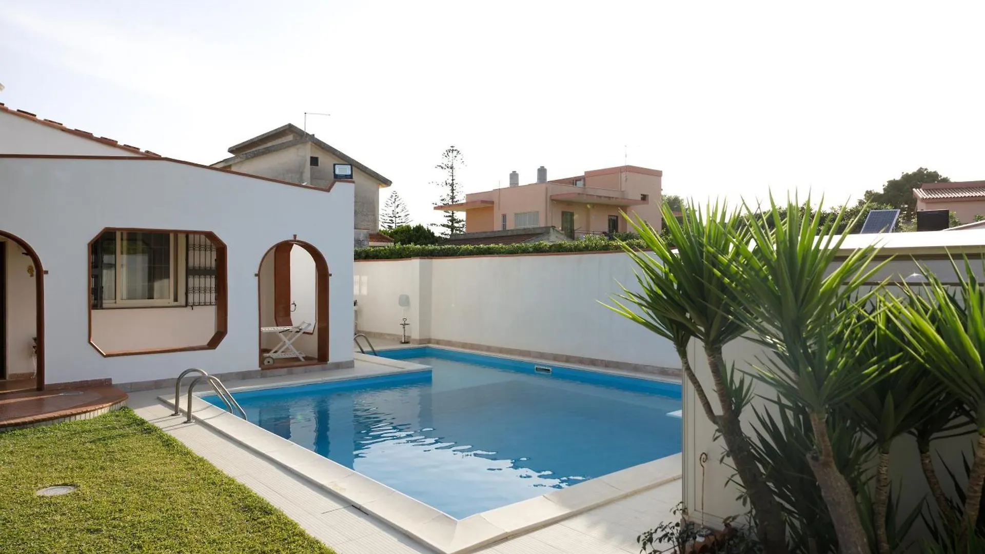 Villa Magnolia Con Piscina Ad Uso Privato Fontane Bianche 0*,  Italien